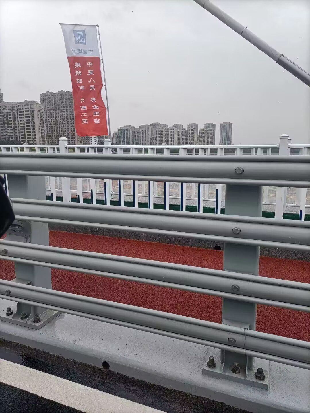 環(huán)波梁橋梁護欄